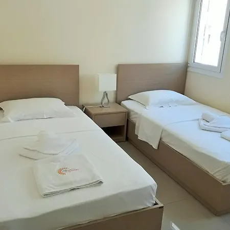 32 Hill Court Λάρνακα
