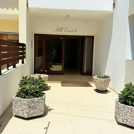 32 Hill Court